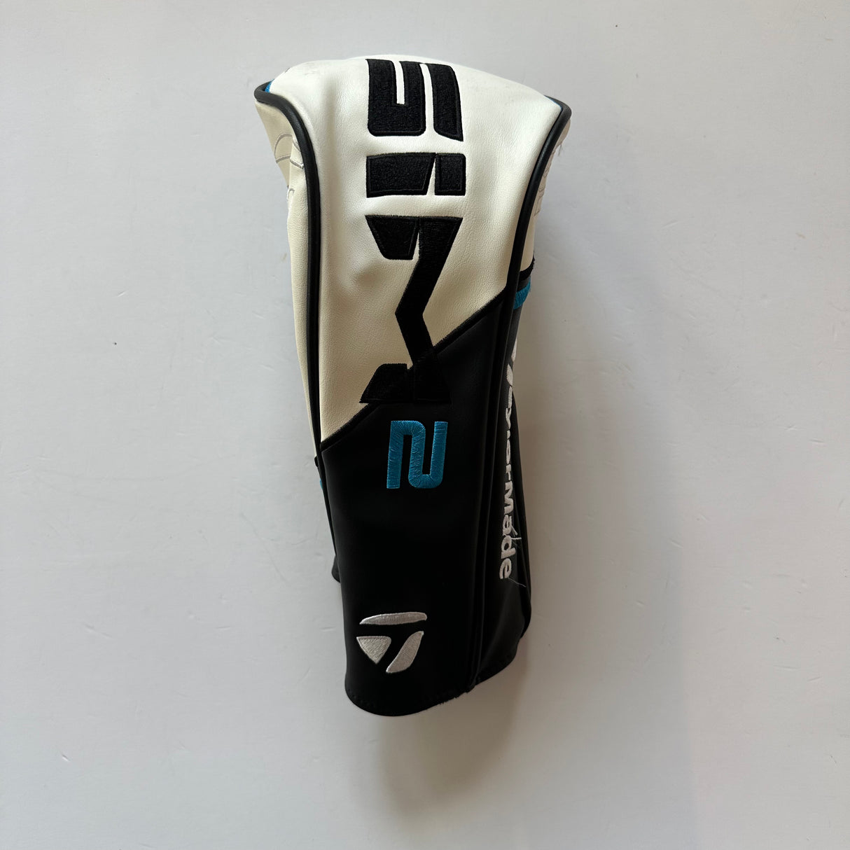 TaylorMade SIM2 10.5* Driver Stiff Flex Headcover Included